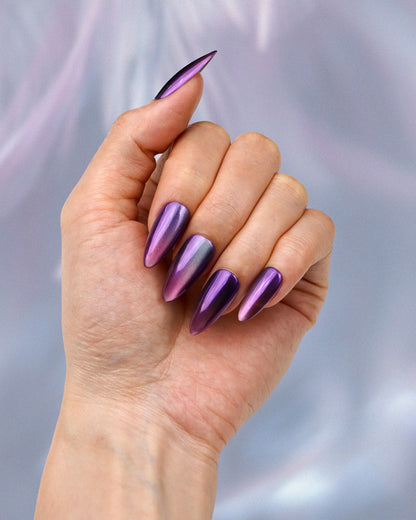 Model showcasing Bubble Dazzling Long Press-On Nails – Handcrafted Fake Nails for Bold and Eye-catching Look